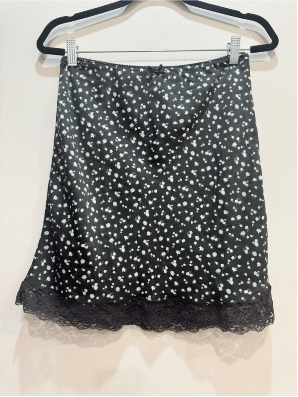 NWT American Eagle Black Ditsy Floral Lace Trim Satin Slip Mini Skirt M